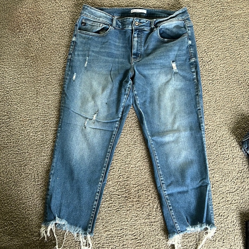 KanCan exclu for Maurice’s jeans with destruction and frayed hem. 18.